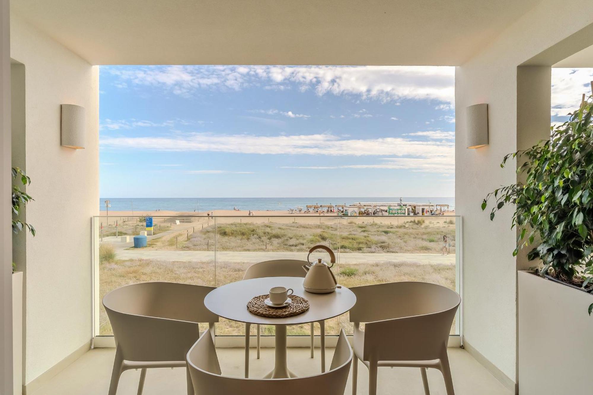 Apartamentos Azul Castelldefels Luaran gambar