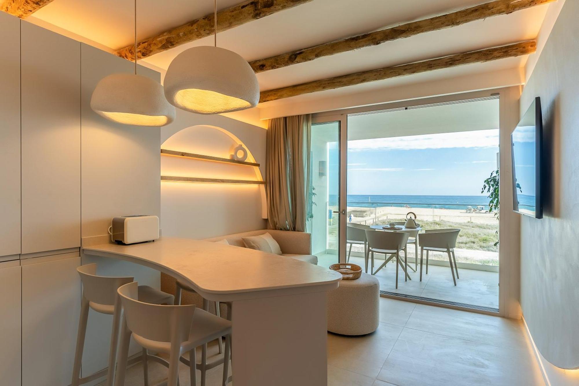 Apartamentos Azul Castelldefels Luaran gambar